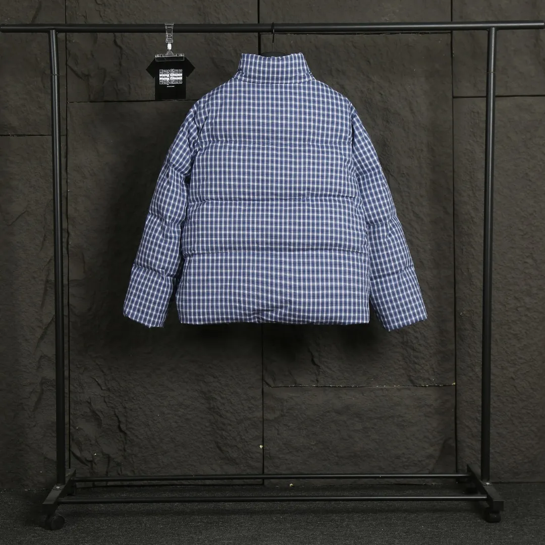 P510 Actual Photos [Popular Items] Style Number: 24383# Color: Blue Check Size: S to The hem contains a hidden elastic drawstring✅ - RL lazy little blue plaid down jacket, a must-have item for home girls. The small blue plaid for the face is soft and white in color. The style and materials add points to the appearance. It is not greasy for daily wear. The blue plaid is refreshing and brings together the colors. Make a fashionable and conspicuous bag in dull winter.